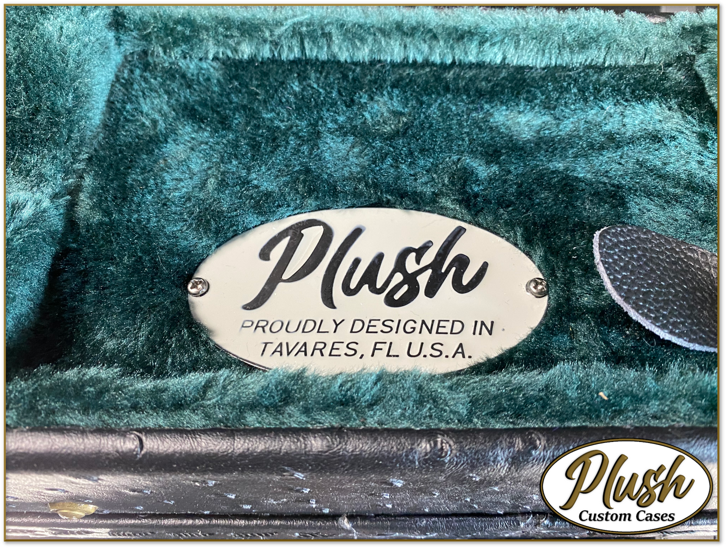 Plush-Paul LP Custom Guitar Case Black Ostrich with Green Fur