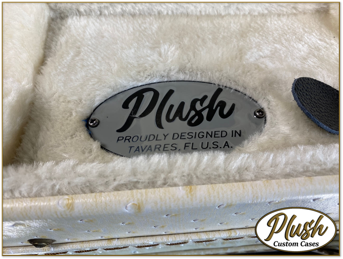 Plush-Paul LP Custom Guitar Case Cream Ostrich with Cream Fur