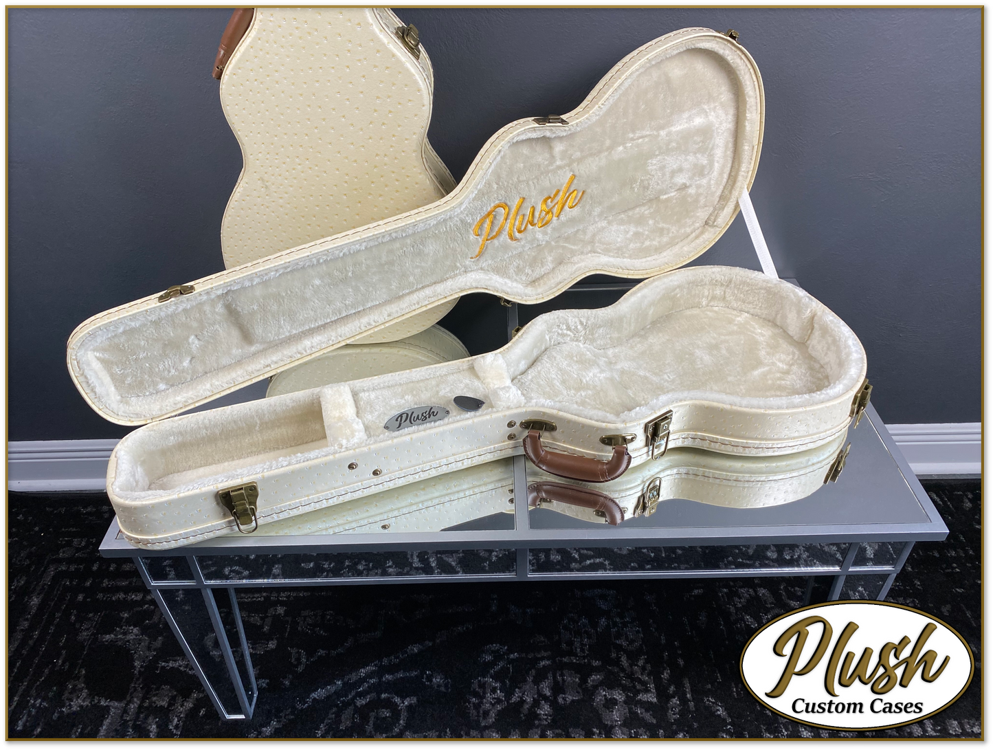 Plush-Paul LP Custom Guitar Case Cream Ostrich with Cream Fur