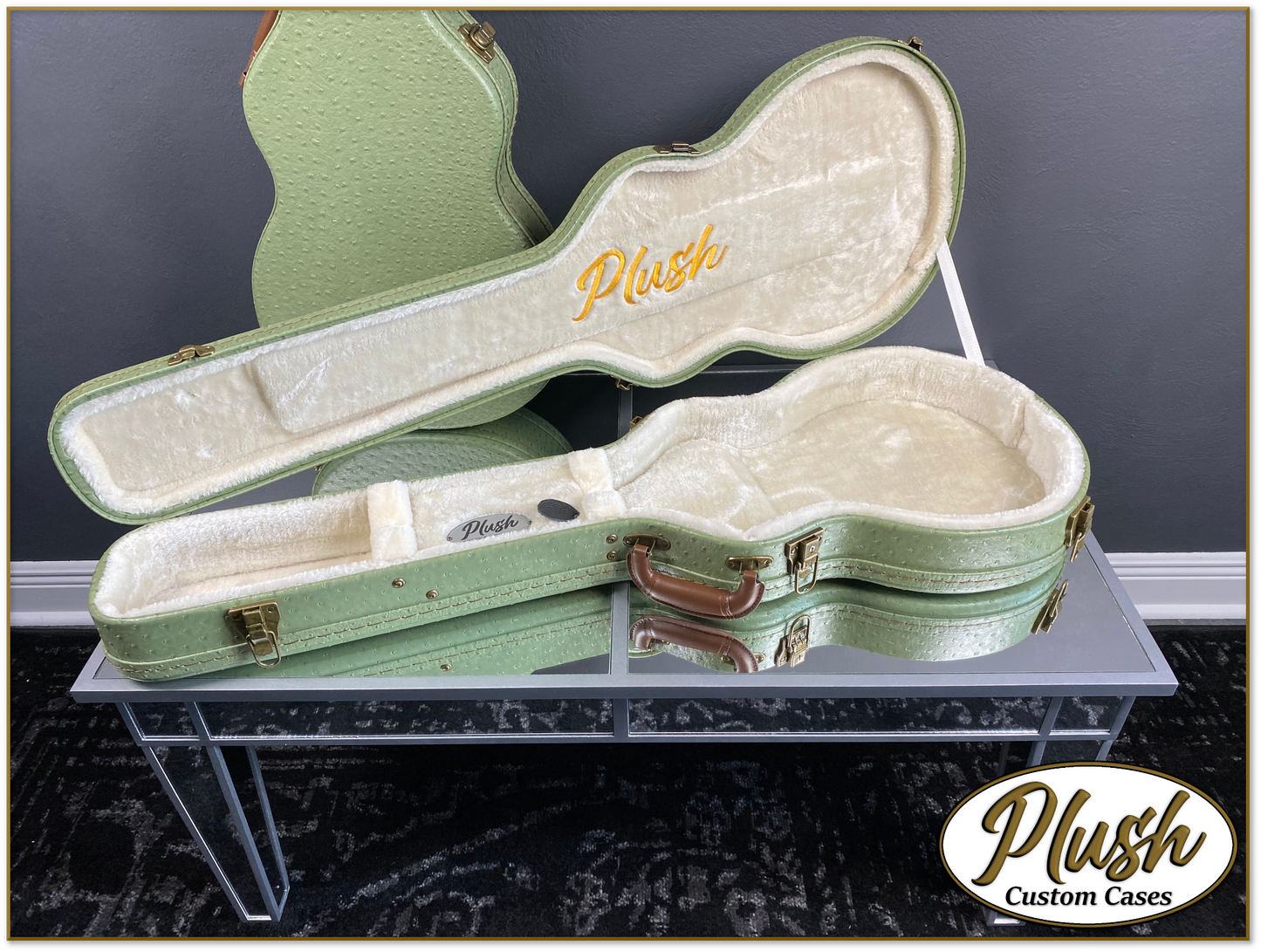 Plush-Paul LP Custom Guitar Case Green Ostrich with Cream Fur