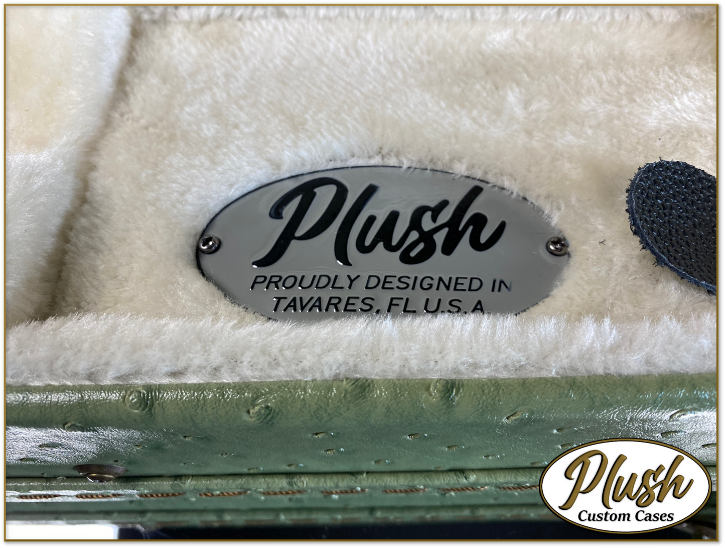 Plush-Paul LP Custom Guitar Case Green Ostrich with Cream Fur