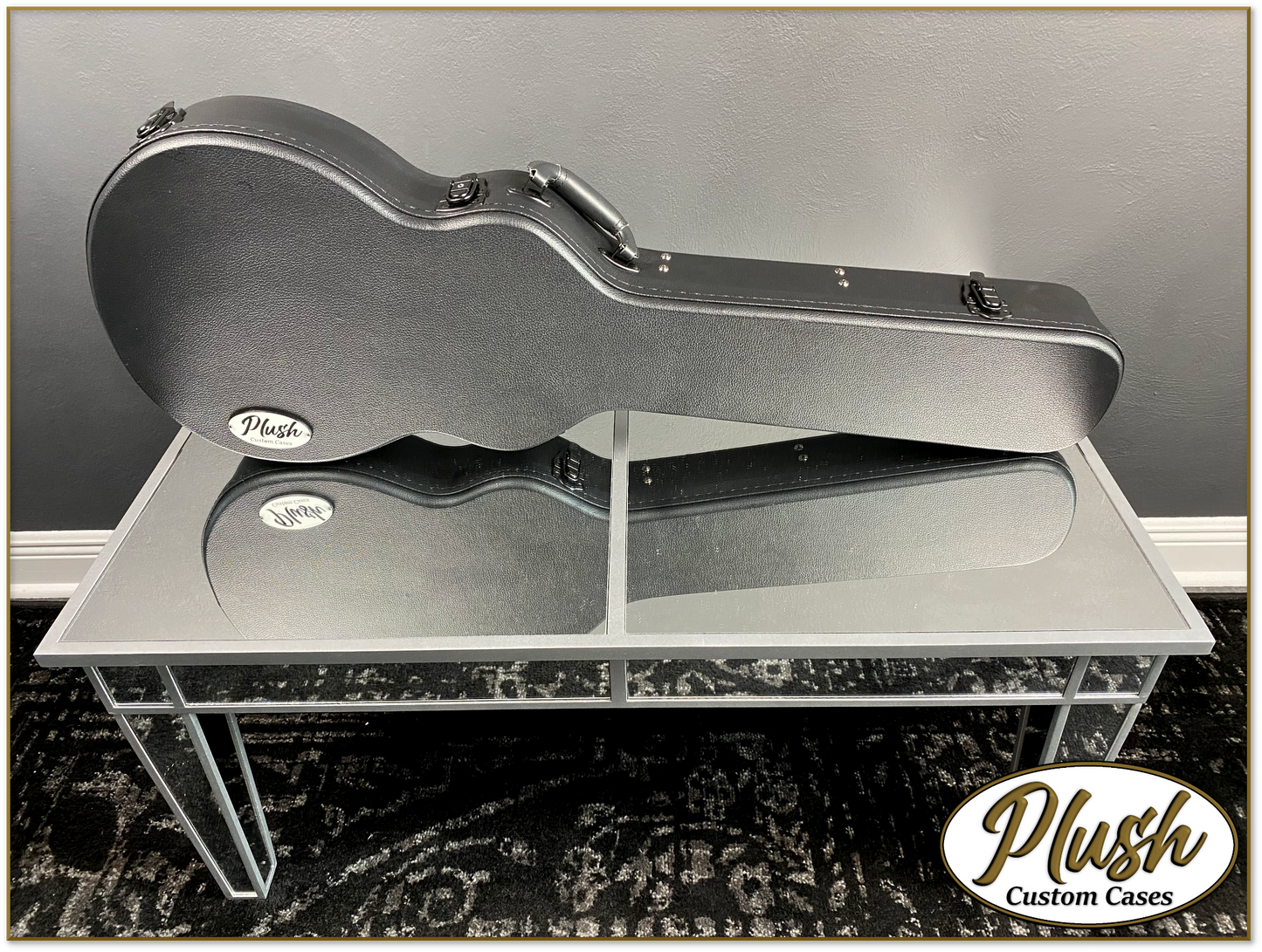 Plush-Paul LP Custom Guitar Case Black Tolex with White Fur