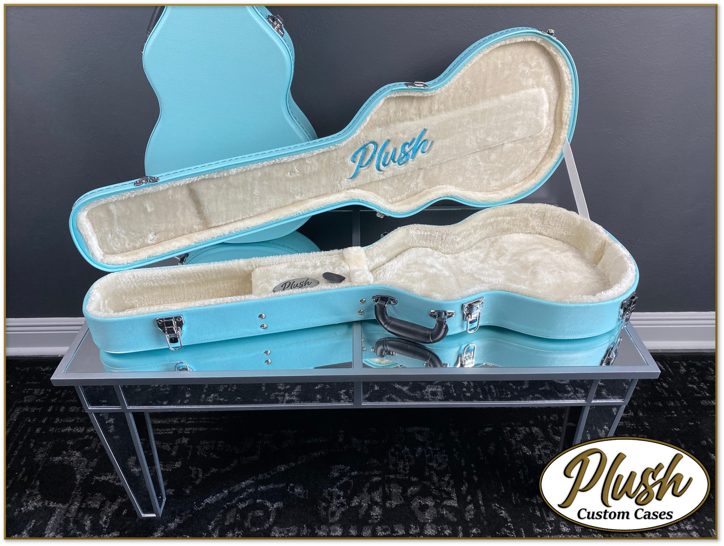 Plush-Paul LP Custom Guitar Case Daylight Blue Tolex with Cream Fur