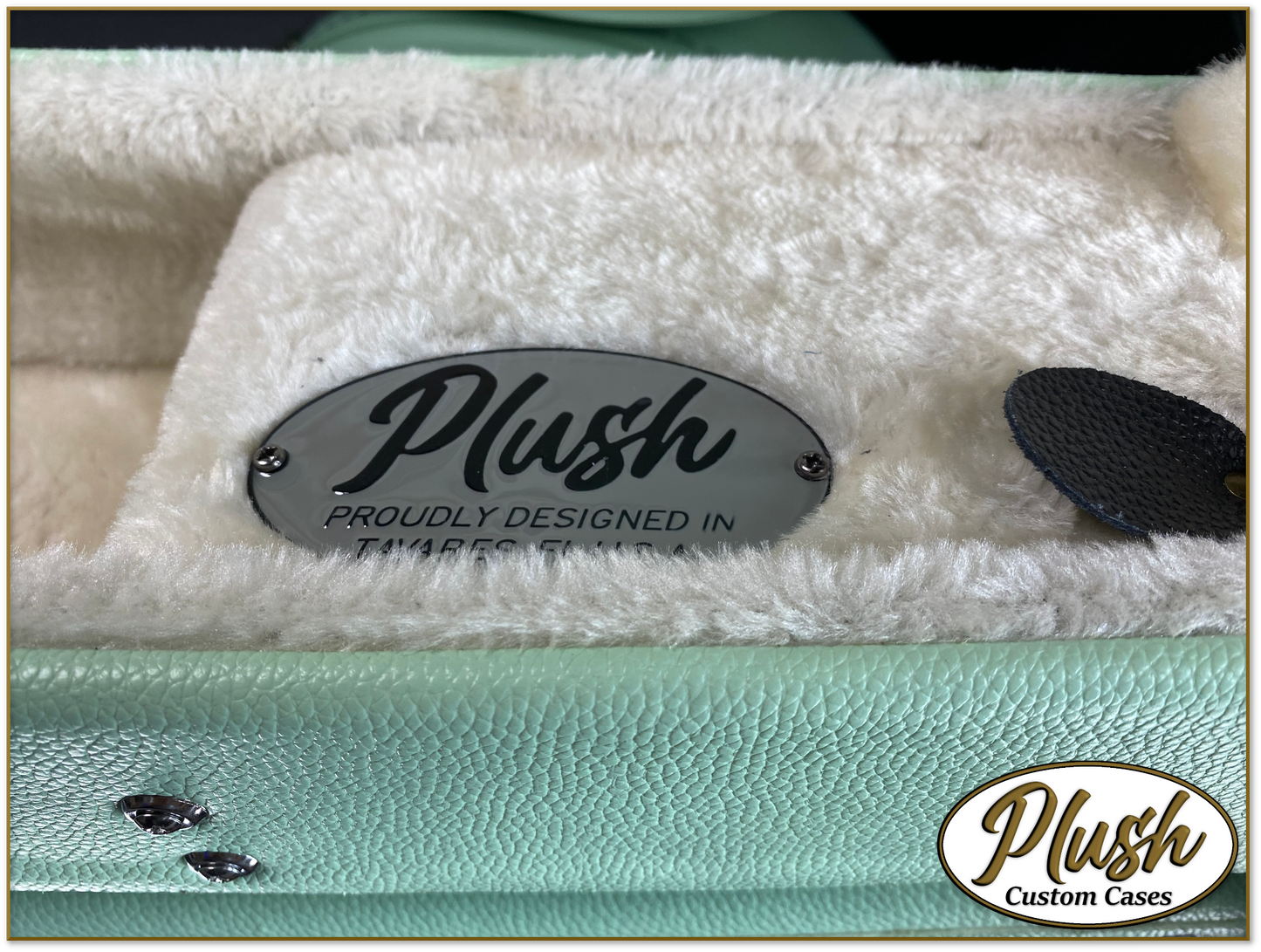 Plush-Paul LP Custom Guitar Case Seafoam Green Tolex with Cream Fur