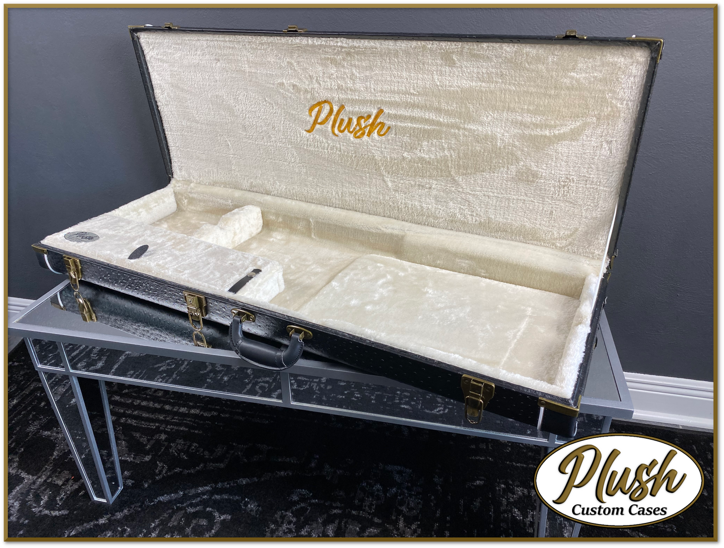 PlushCaster Tele®/Strat® Custom Guitar Case Black Ostrich with Cream Fur