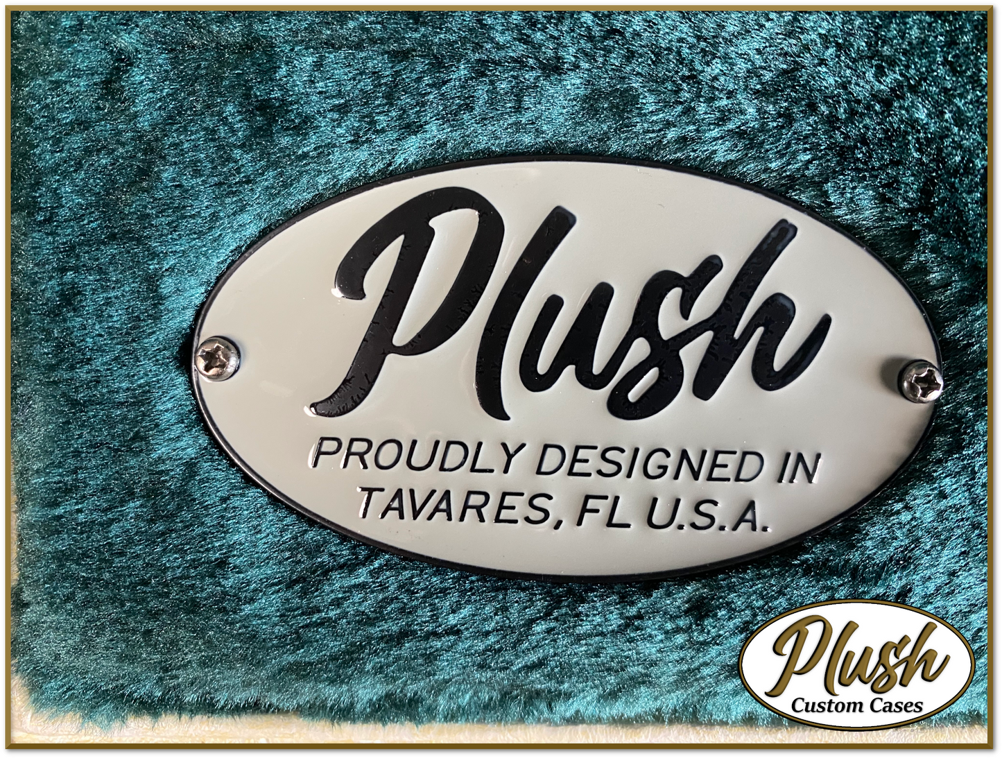 PlushCaster Tele®/Strat® Custom Guitar Case Cream Ostrich with Green Fur