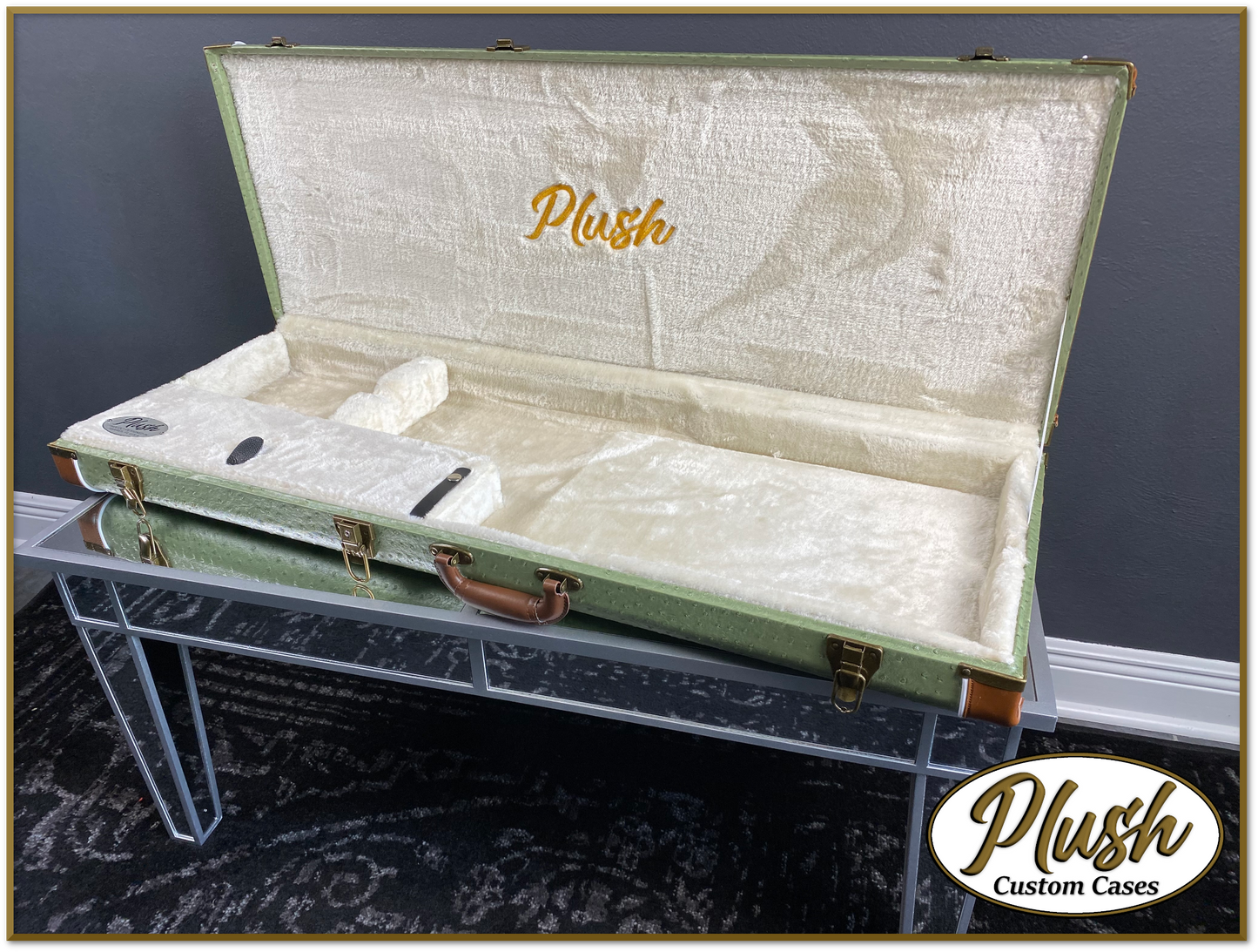 PlushMaster Jazz/Offset size Custom Guitar Case Green Ostrich with Cream Fur