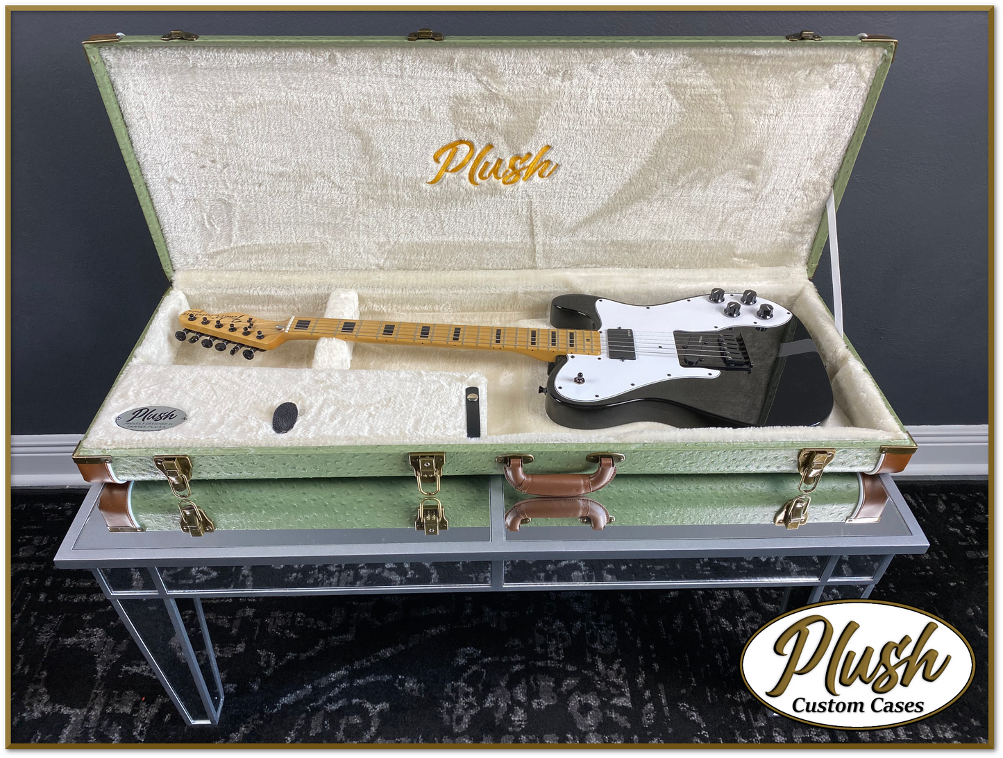 PlushCaster Tele®/Strat® Custom Guitar Case Green Ostrich with Cream Fur