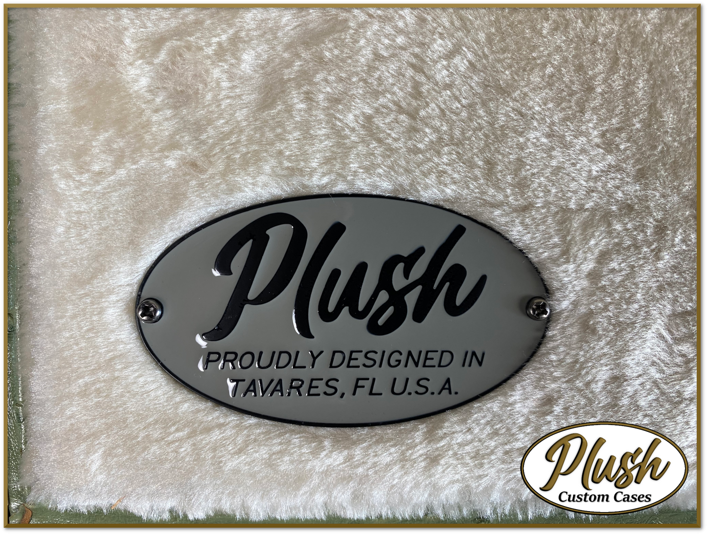 PlushMaster Jazz/Offset size Custom Guitar Case Green Ostrich with Cream Fur
