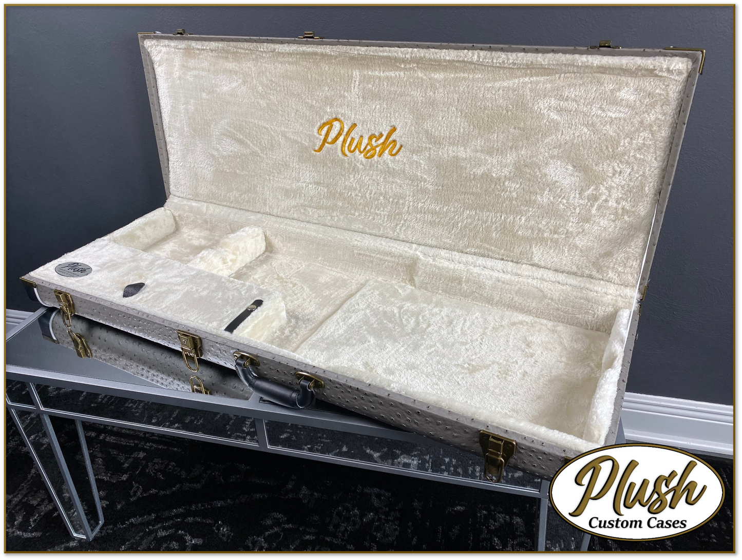 PlushCaster Tele®/Strat® Custom Guitar Case Gray Ostrich with Cream Fur