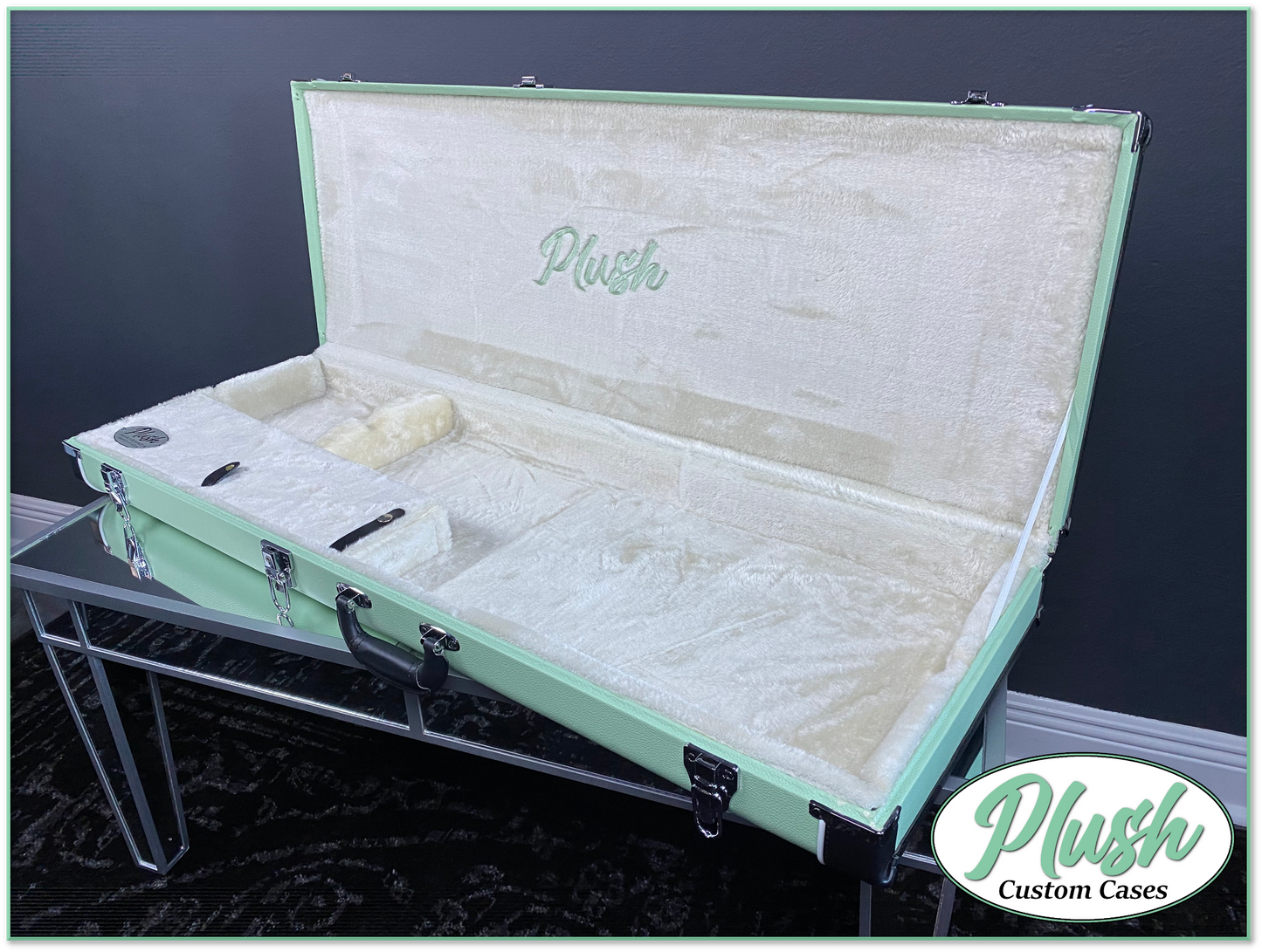 PlushMaster Jazz/Offset Custom Guitar Case Seafoam Green Tolex with Cream Fur