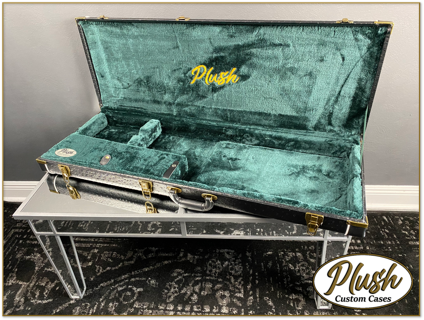 PlushCaster Tele®/Strat® Custom Guitar Case Black Ostrich with Green Fur