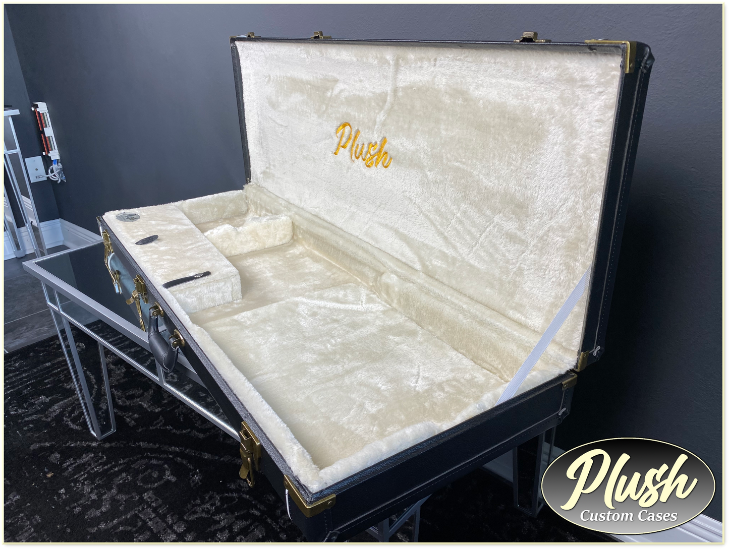 PlushCaster Tele®/Strat® Size Custom Guitar Case Black Tolex with Cream Fur