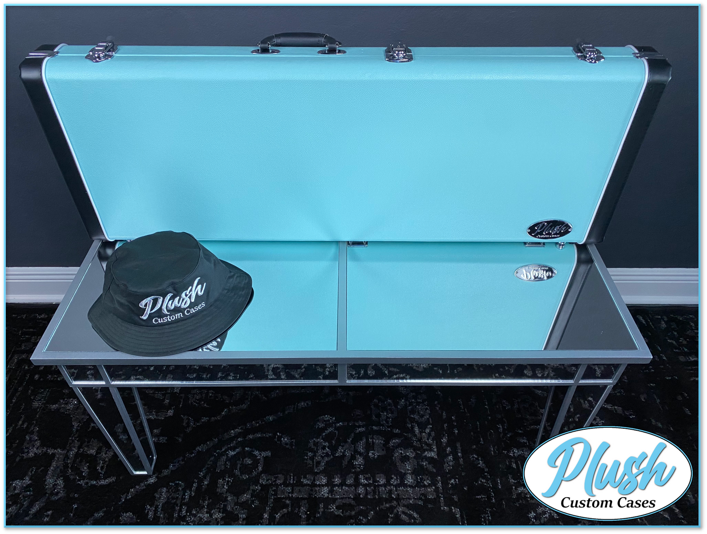 PlushCaster Tele®/Strat® Custom Guitar Case Daylight Blue Tolex with Cream Fur