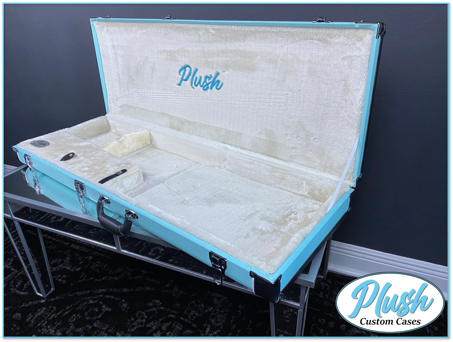 PlushCaster Tele®/Strat® Custom Guitar Case Daylight Blue Tolex with Cream Fur