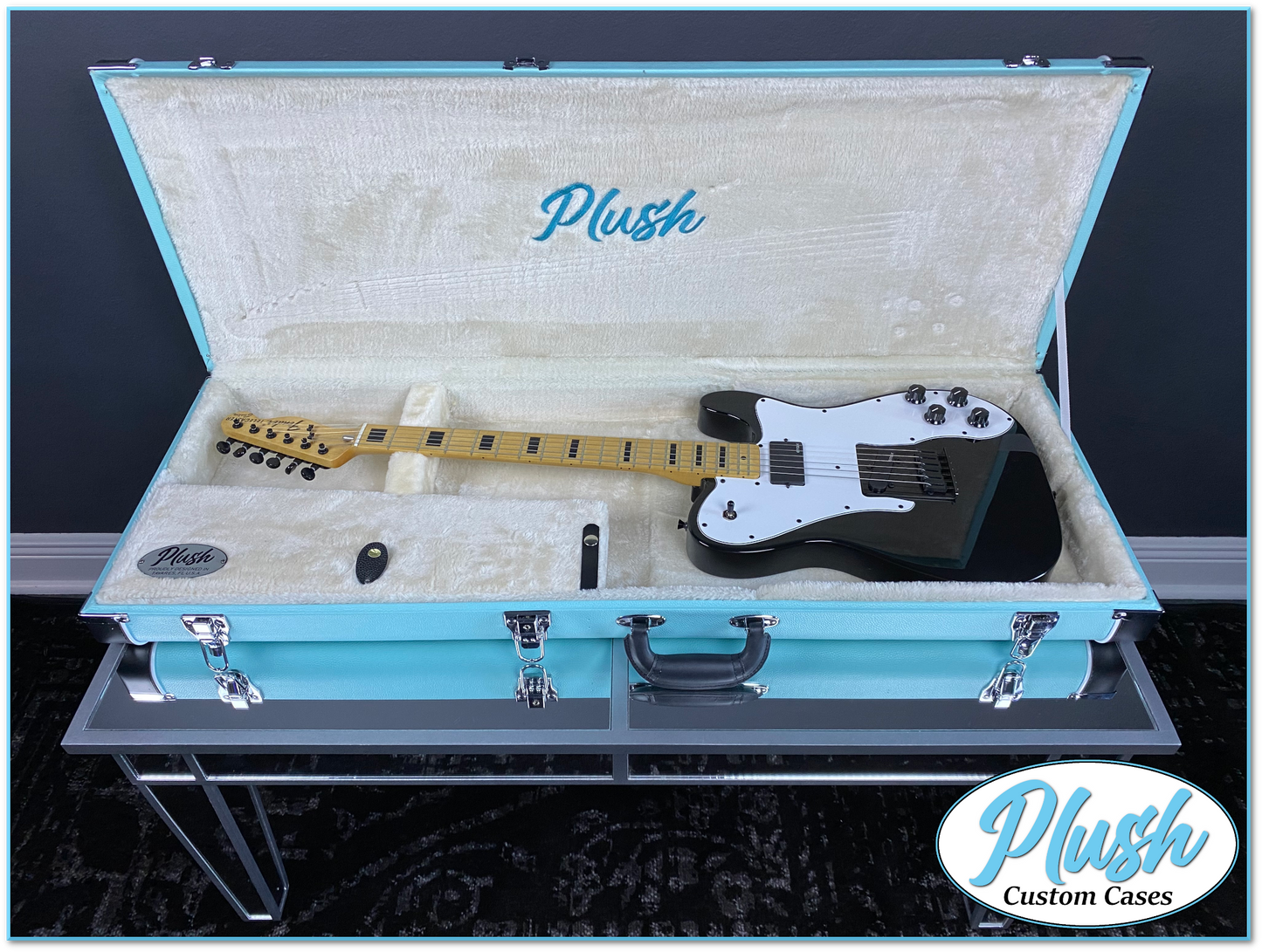 PlushCaster Tele®/Strat® Custom Guitar Case Daylight Blue Tolex with Cream Fur