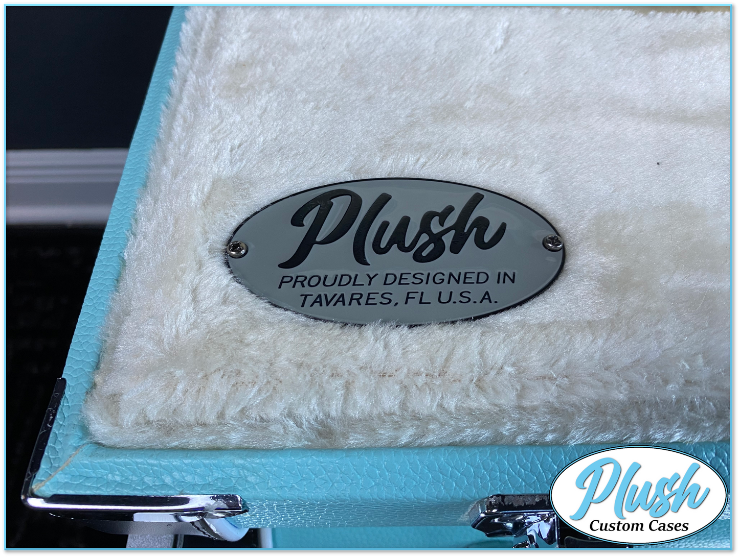 PlushCaster Tele®/Strat® Custom Guitar Case Daylight Blue Tolex with Cream Fur