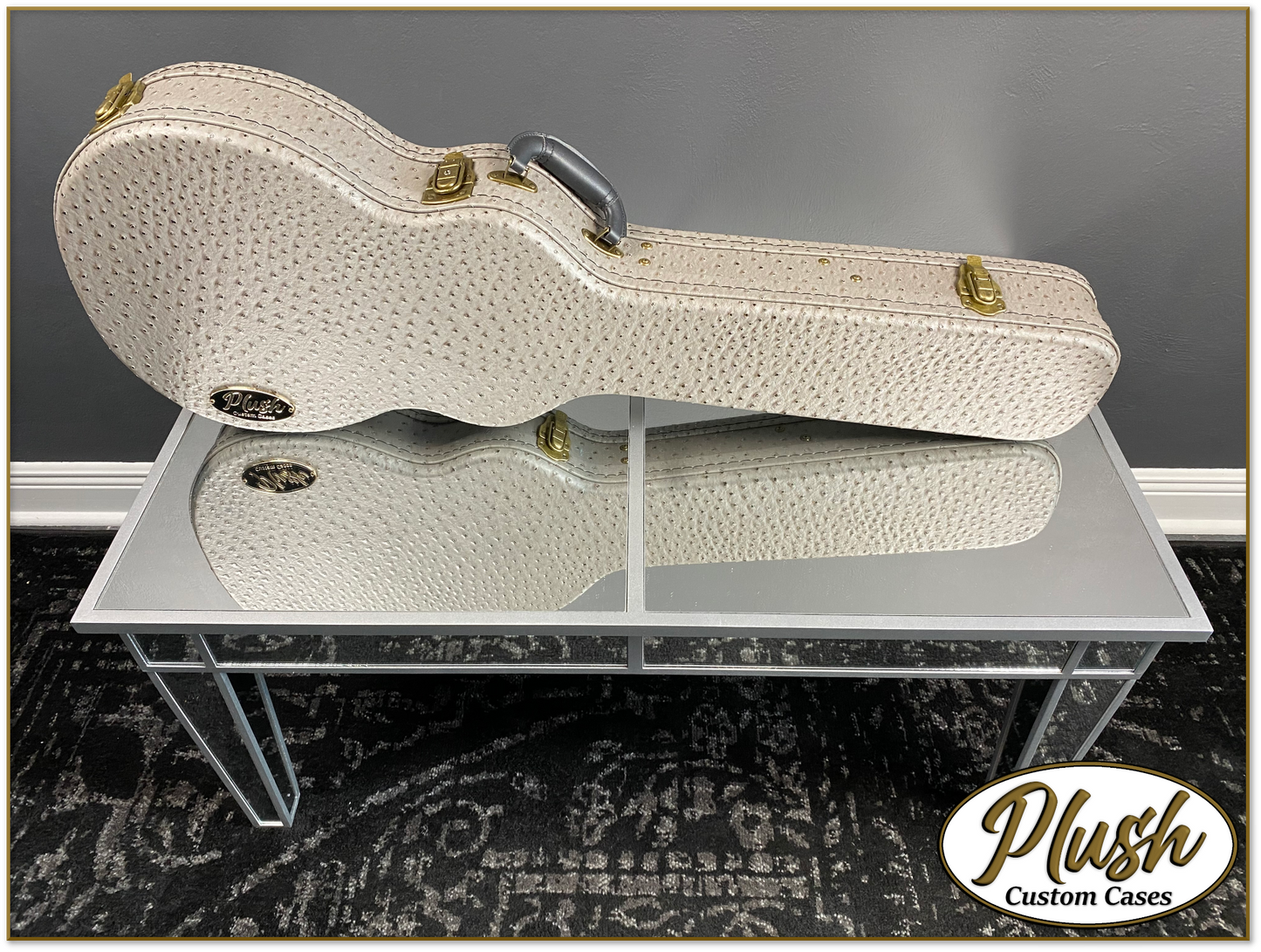 Plush-Paul LP Custom Guitar Case Gray Ostrich with Green Fur