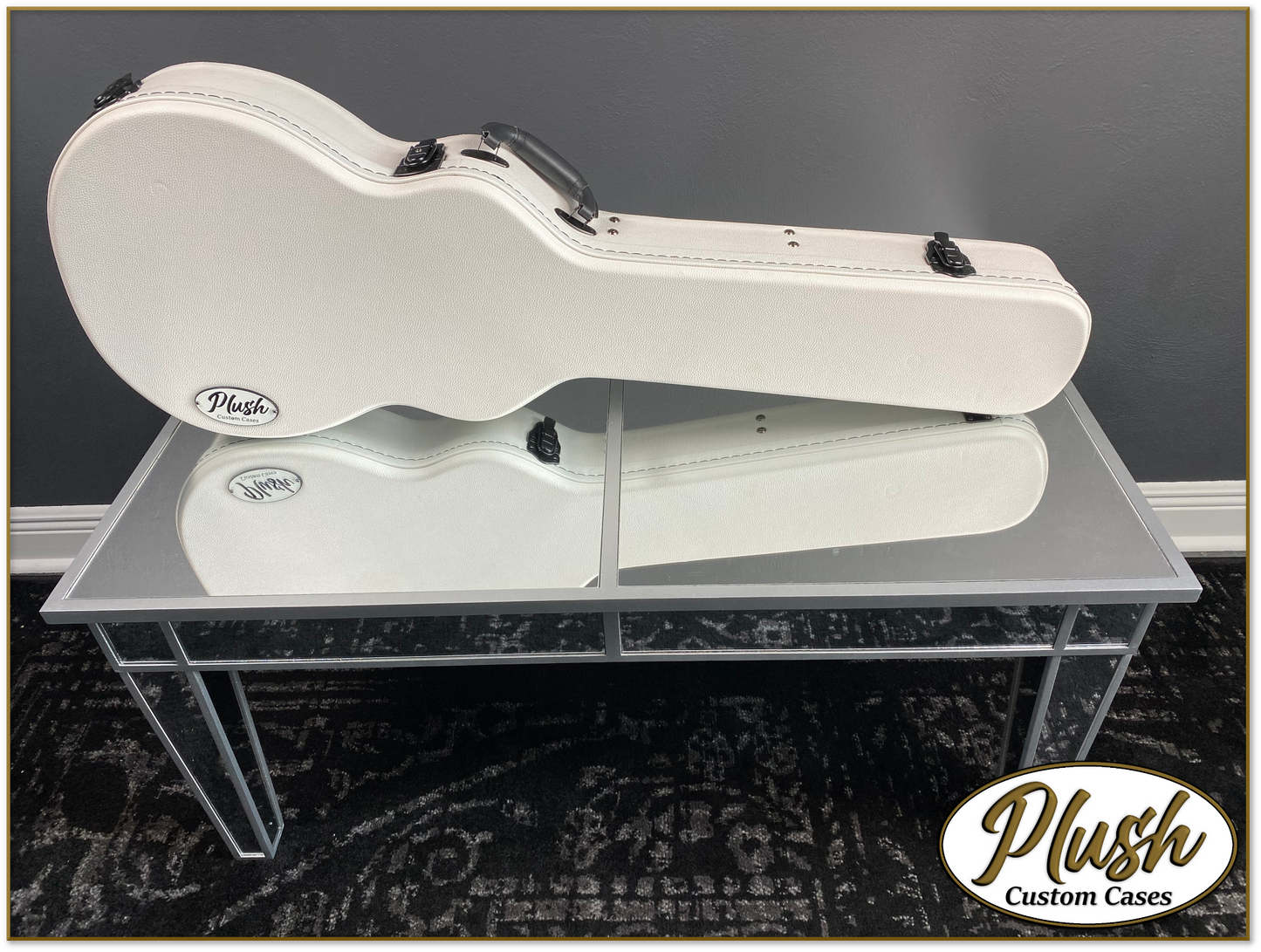Plush-Paul LP Custom Guitar Case White Tolex with Black Fur