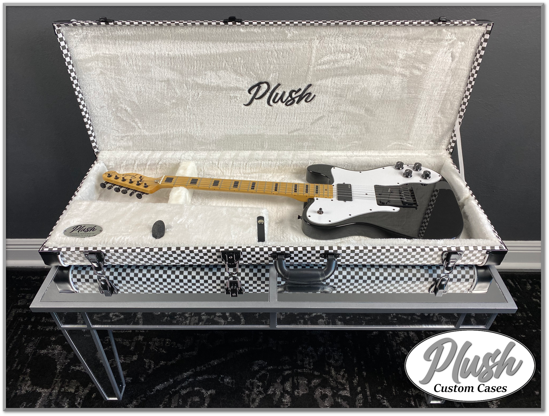 PlushCaster Tele®/Strat® Custom Guitar Case Black & White