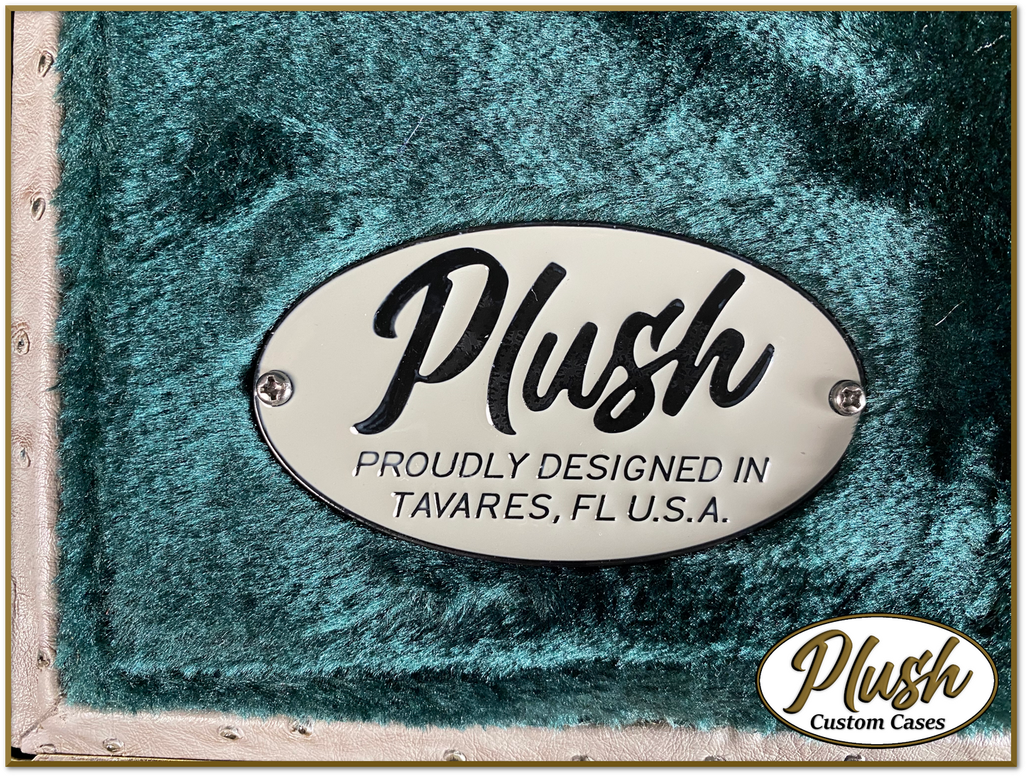 PlushCaster Tele®/Strat® Custom Guitar Case Gray Ostrich with Green Fur