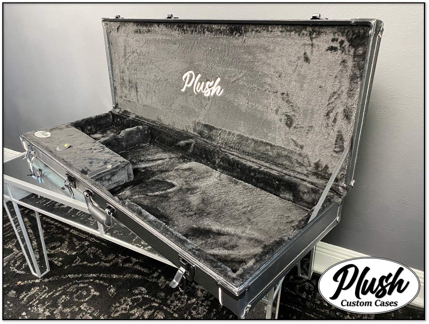 PlushMaster Jazz/Offset Custom Guitar Case Black Tolex with Black Fur
