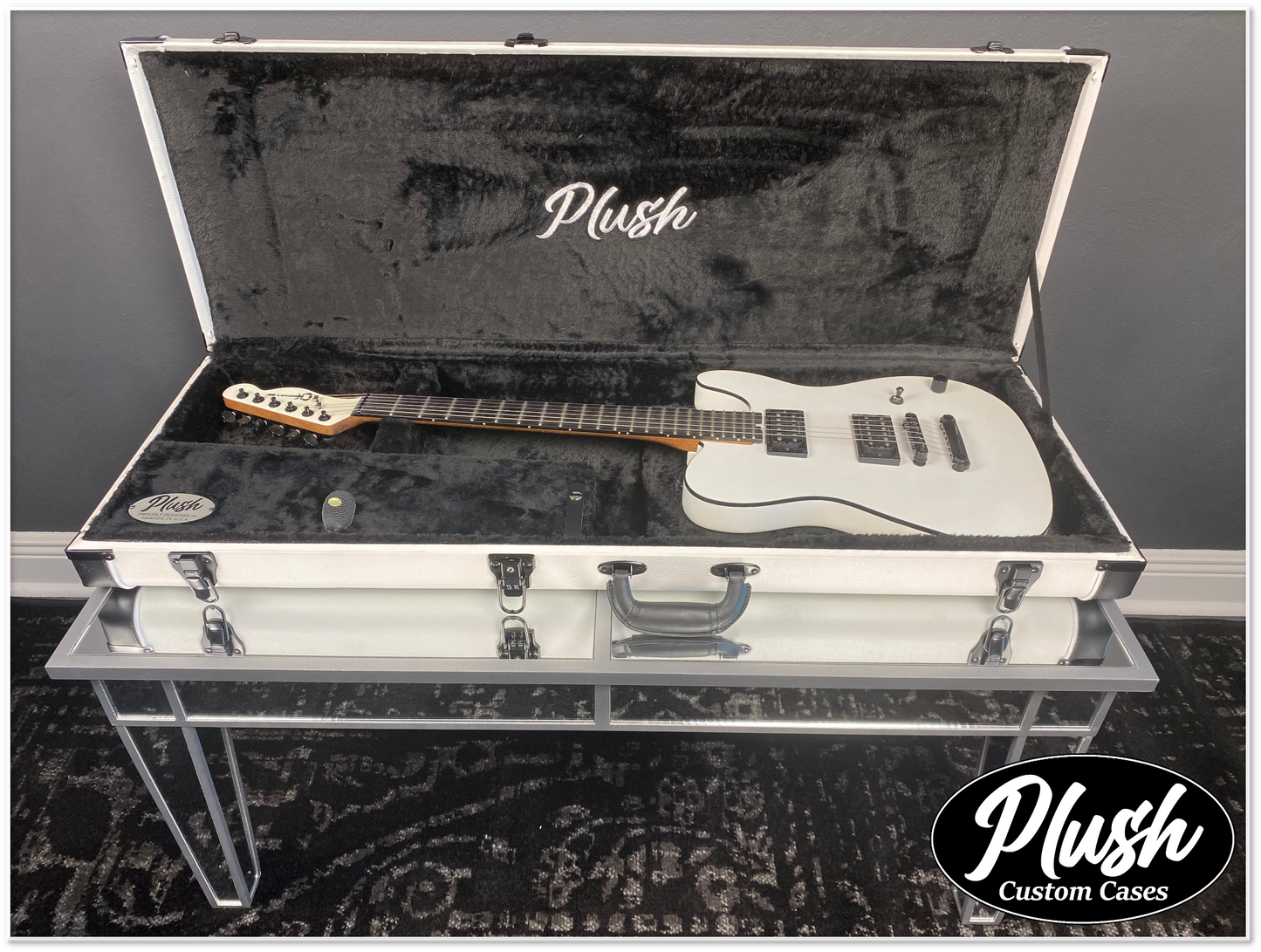 PlushCaster Tele®/Strat® Size Custom Guitar Case White Tolex with Black Fur